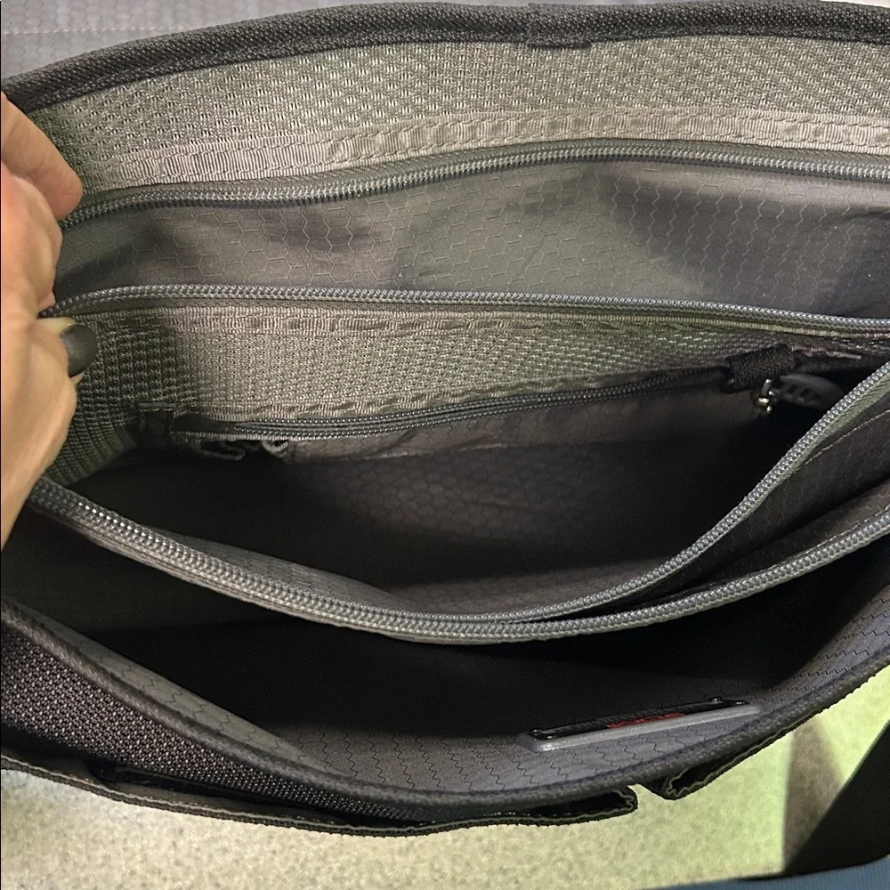 TUMI 508C Black ballistic nylon Messenger Bag/expandable weekender, laptop bag